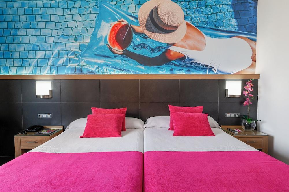 Room, Double Bed, with Extra Bed, City View, Terrace