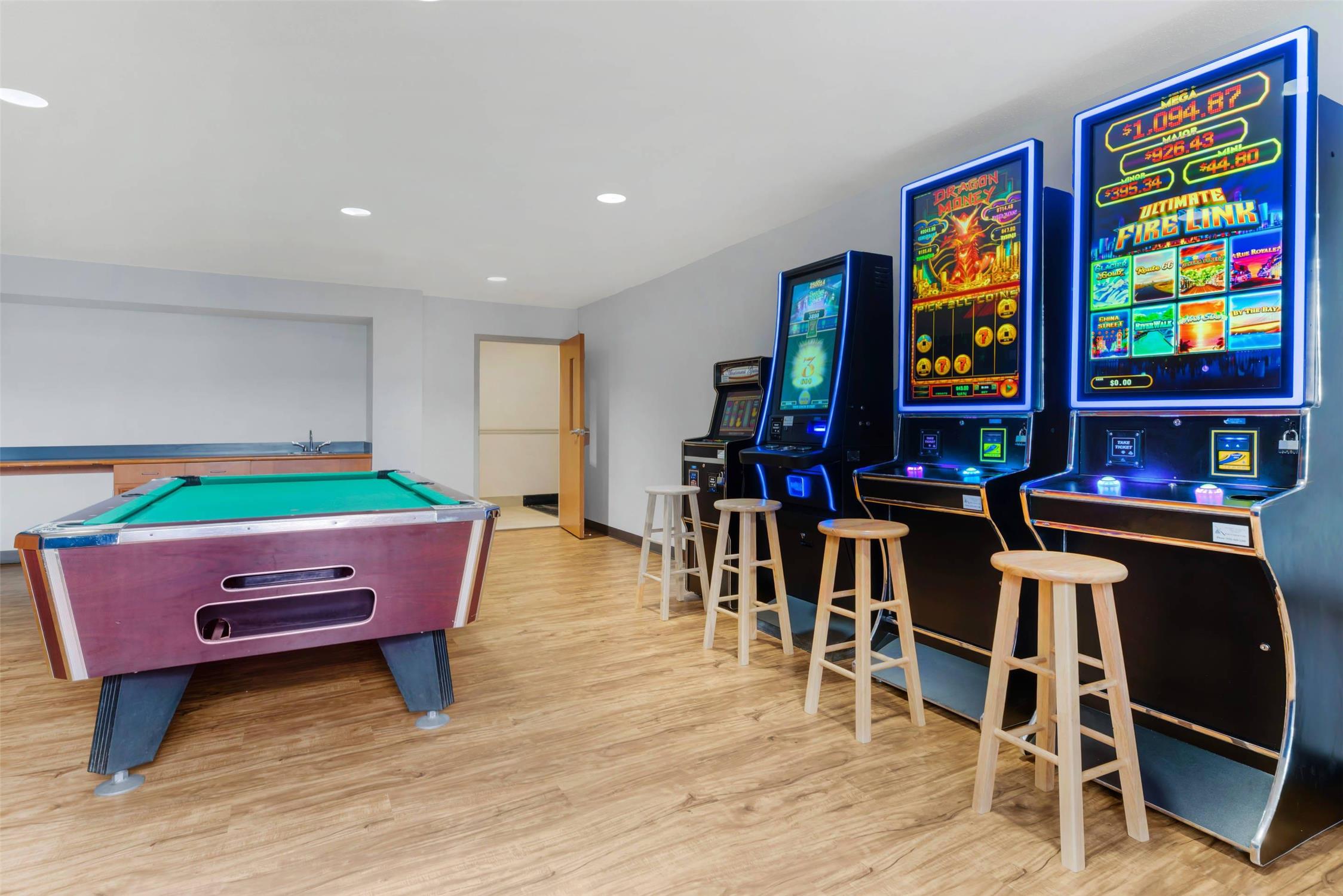 Comfort Inn & Suites Sheboygan I-43 12/13