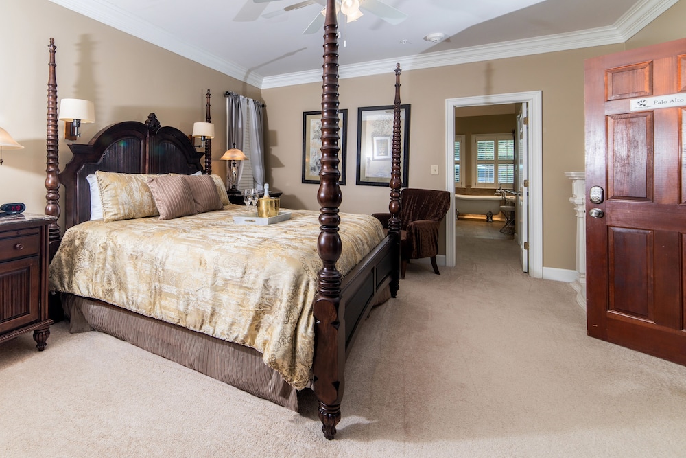 Pleasanton Courtyard Bed and Breakfast 12/49