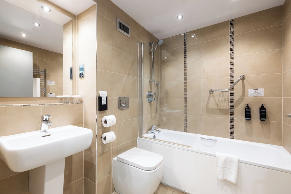 Standard, 1 King and 1 Single Beds, Mercure Newcastle George Washington Hotel Golf and Spa 5/7
