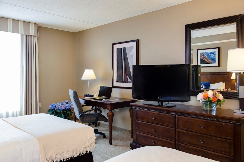 Salem Waterfront Hotel and Suites 17/45