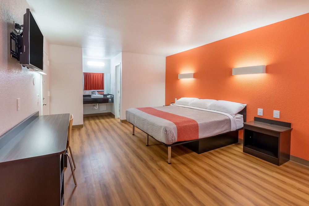 Motel6 Arlington, TX - UTA 12/28