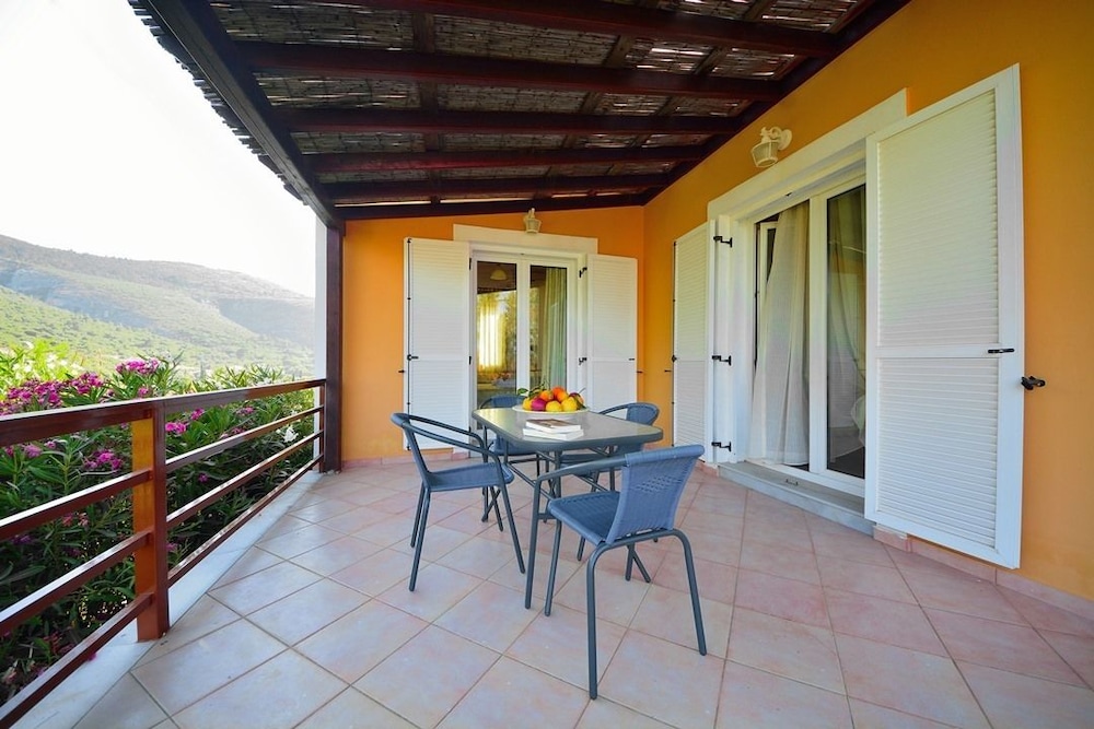 Mouzakis Villas 7/37