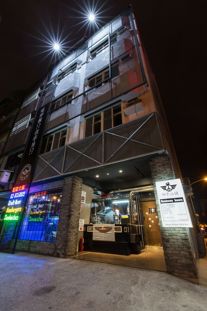 Peace Prison Cafe Inn 2/50