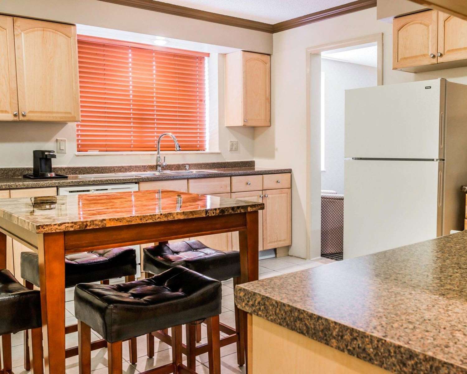 Wingate by Wyndham Utica 15/22