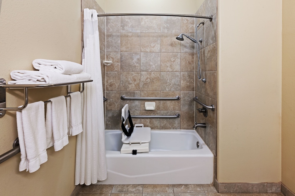 Holiday Inn Express Hotel & Suites Victoria 18/52