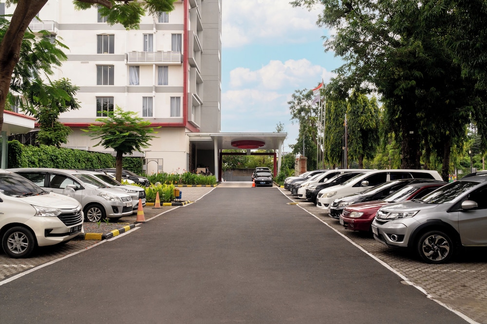 Metland Cirebon by Horison 60/68