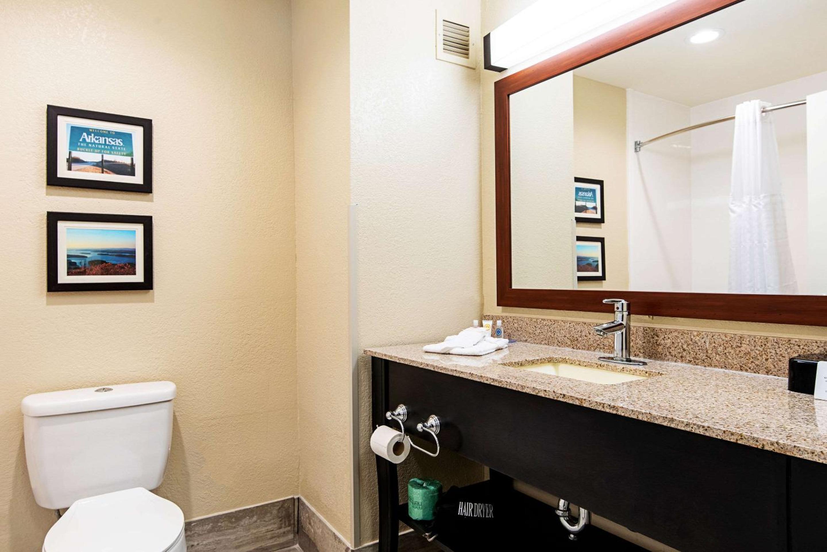 غرفة بسريرين كوين لذوي الإعاقة، Comfort Inn & Suites Pine Bluff 6/6