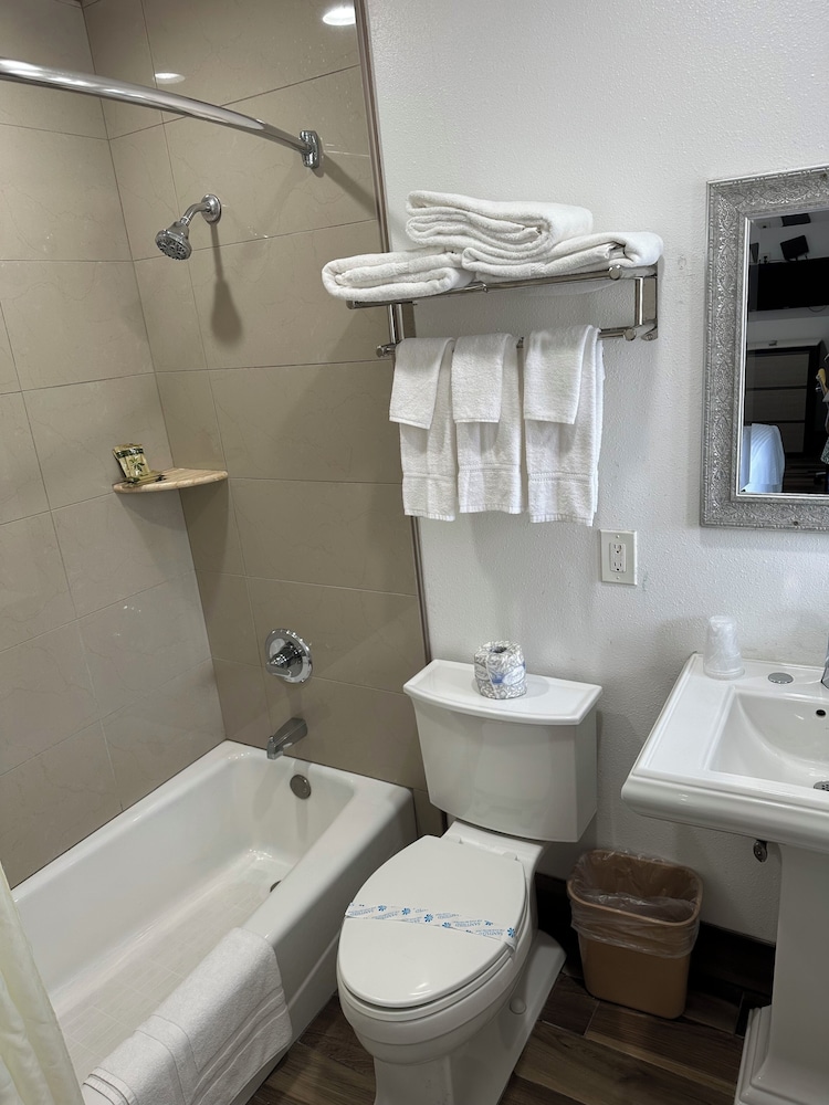 Town and Country Inn 45/50