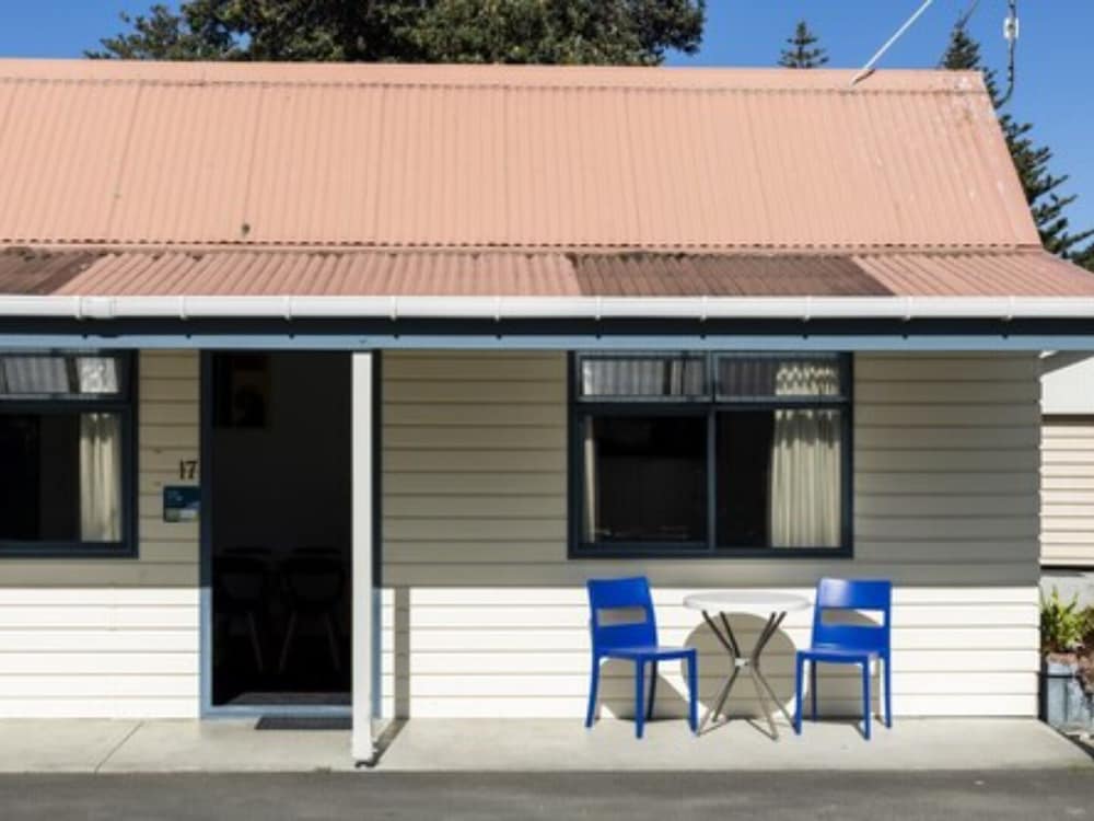 Waikanae Beach TOP 10 Holiday Park 2/50
