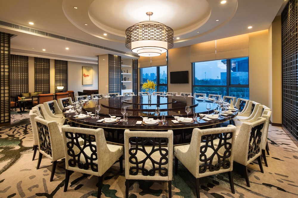 HOLIDAY INN WUXI TAIHU NEW CITY 52/69