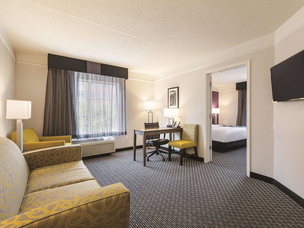 La Quinta Inn Suites By Wyndham Dallas Plano West 32/45