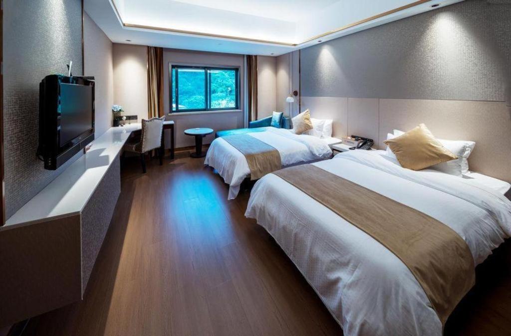 Yaoxi Dynasty Hotel 7/47