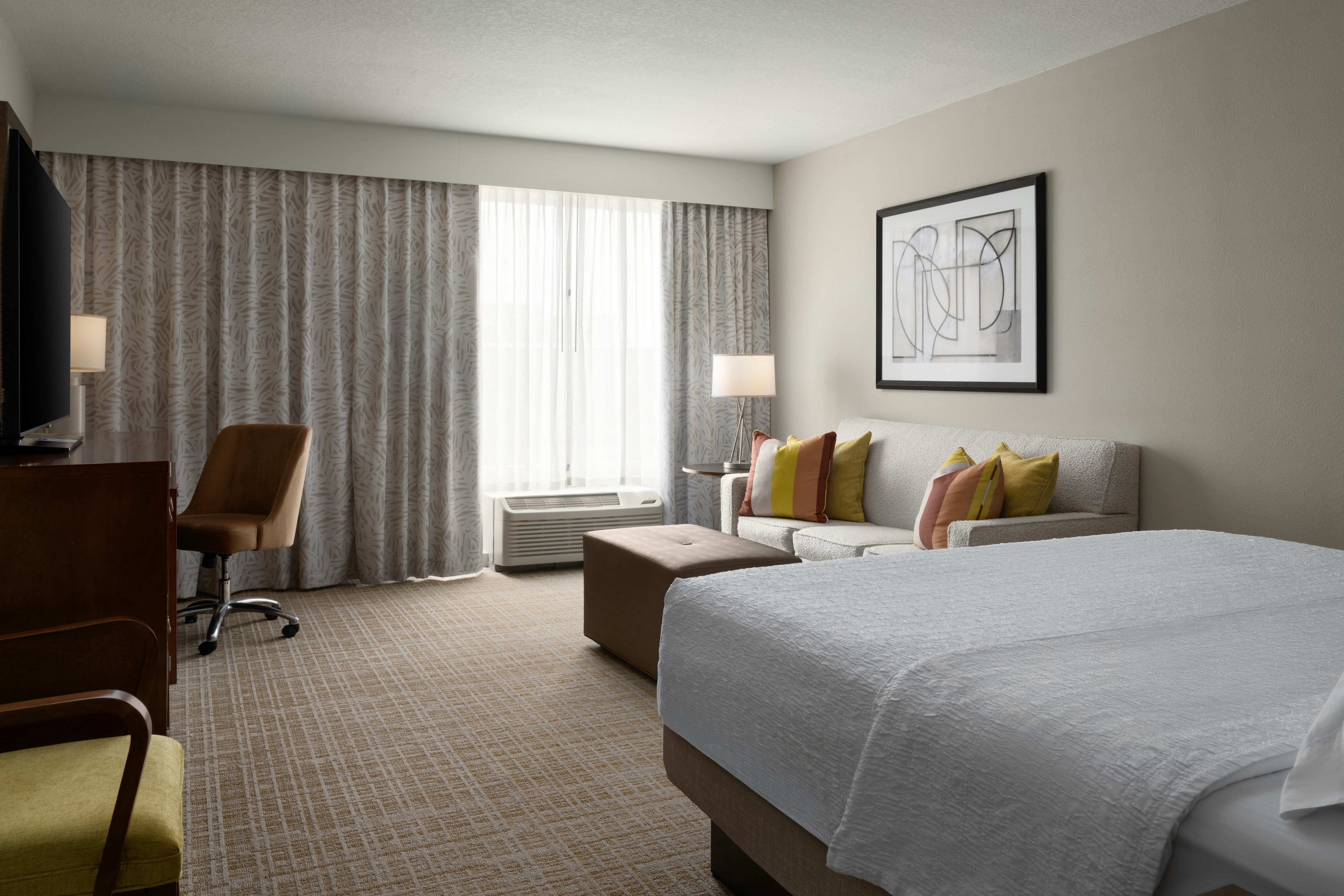 ROOM, KING BED, SOFA