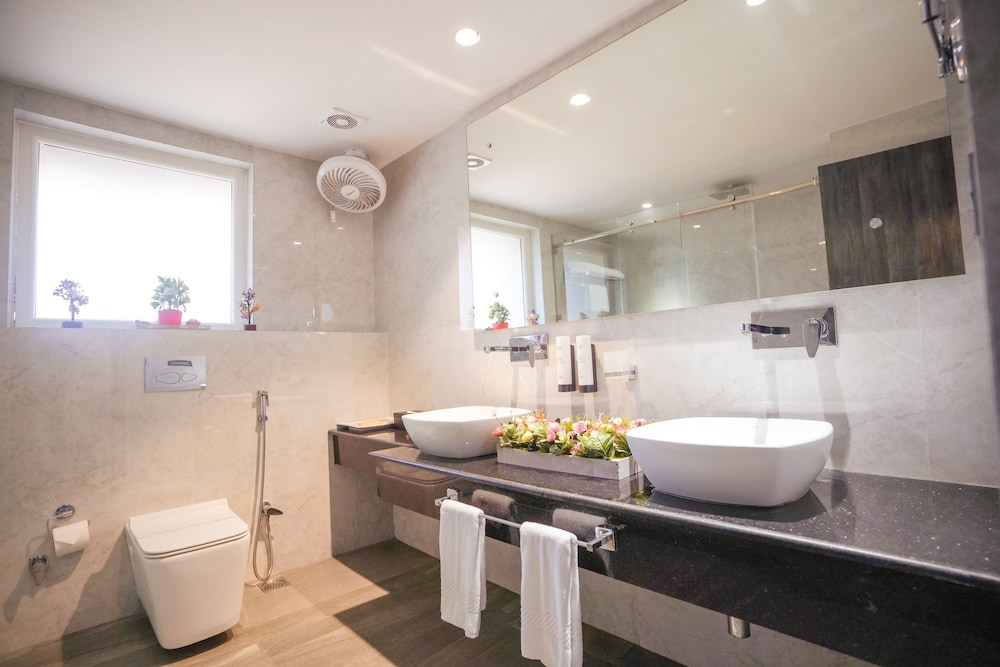 Hotel Swarn Towers 49/50