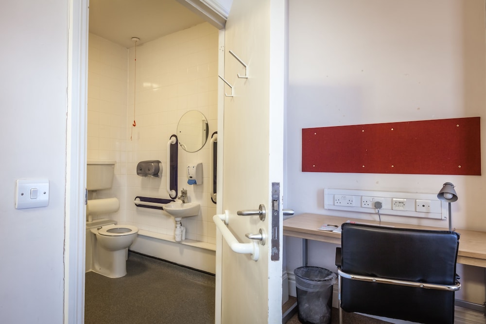 LSE Passfield Hall 45/45