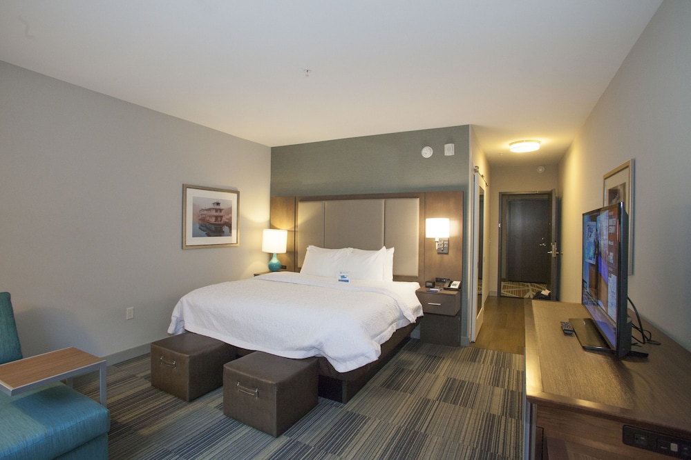 Hampton Inn Suites St Paul Downtown 16/70