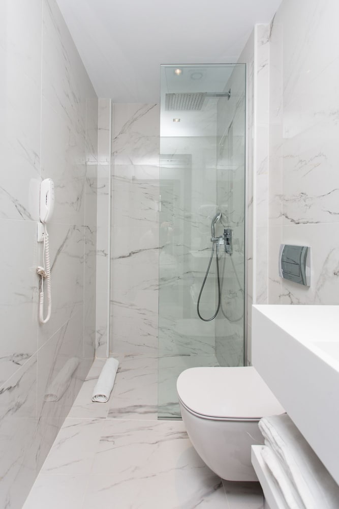 Crystal Villas & Suites 33/39