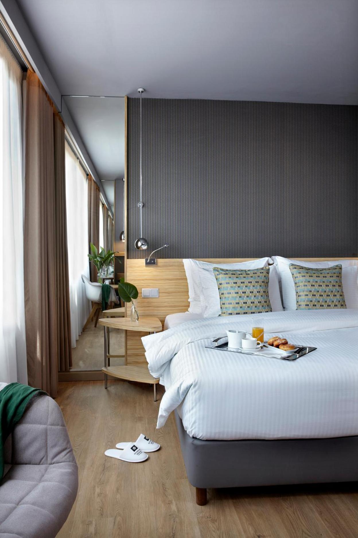 Standard, Twin Beds, King Bed, Atrium View