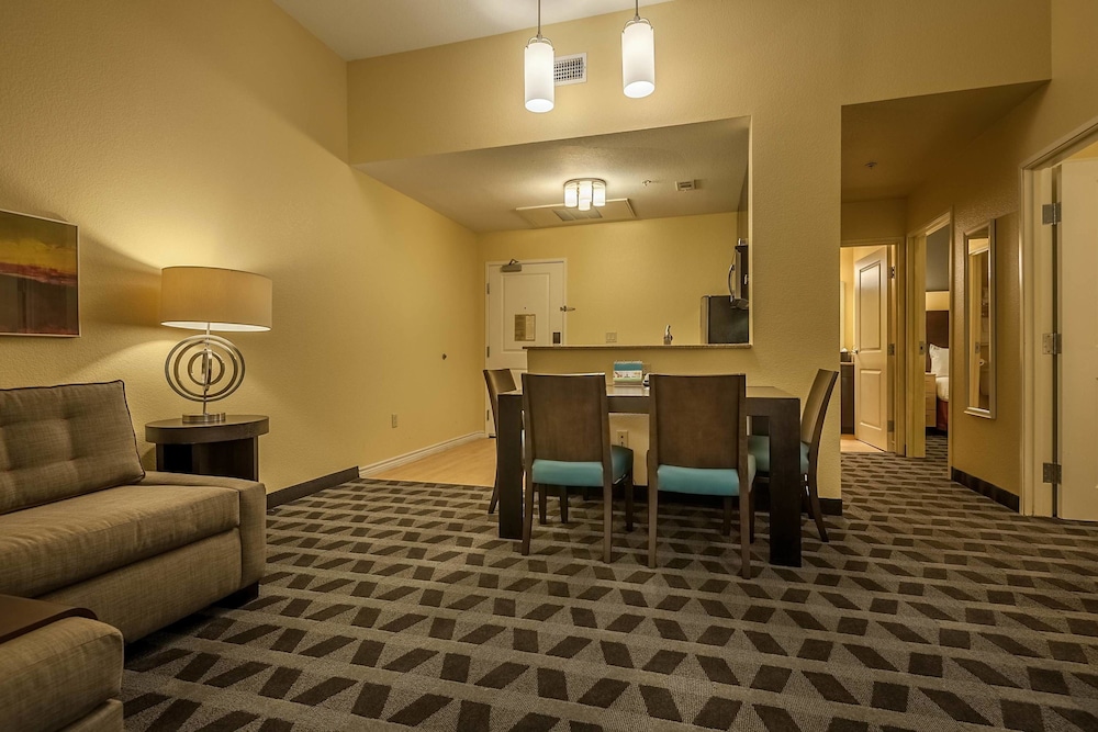 TownePlace Suites Dallas DeSoto 17/27