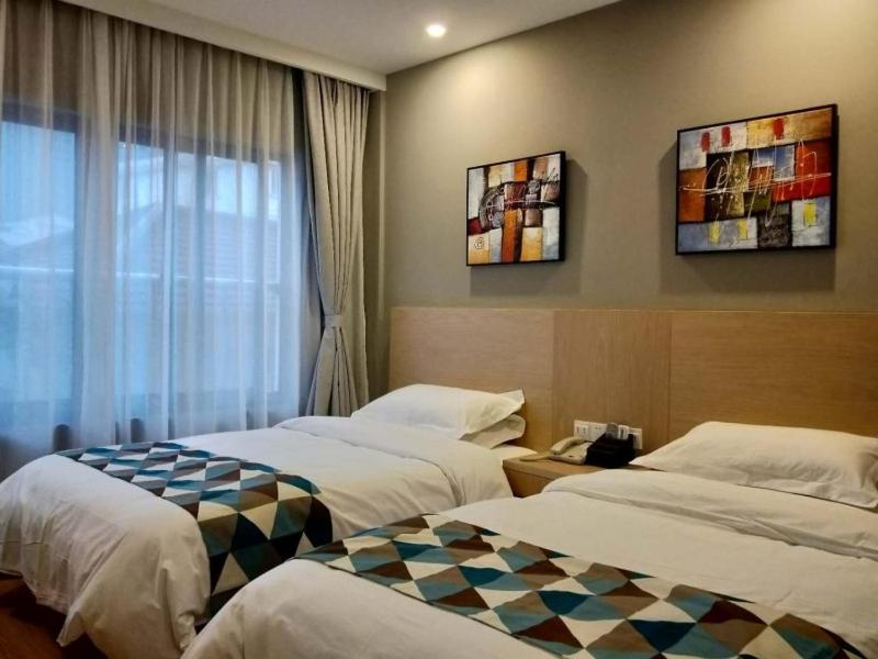 Room at Shell Shanghai New International Expo Center Fanghua Road Metro Station Hotel, SHANGHAI