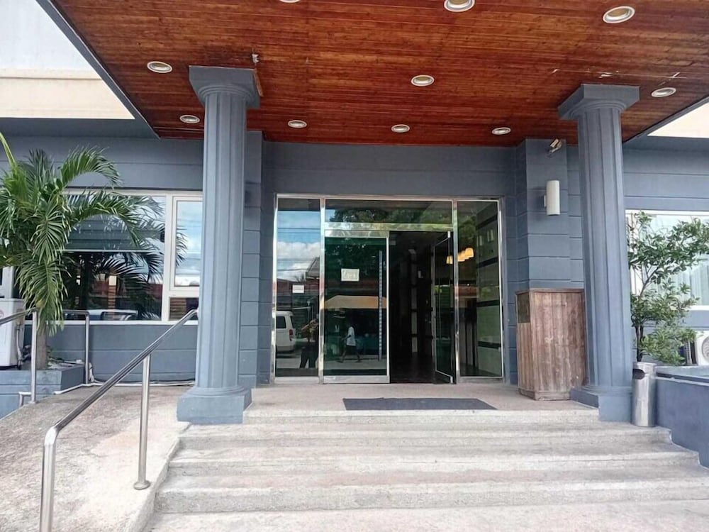 Townhouse Oak Vera Hotel Near Clark International Airport photo5