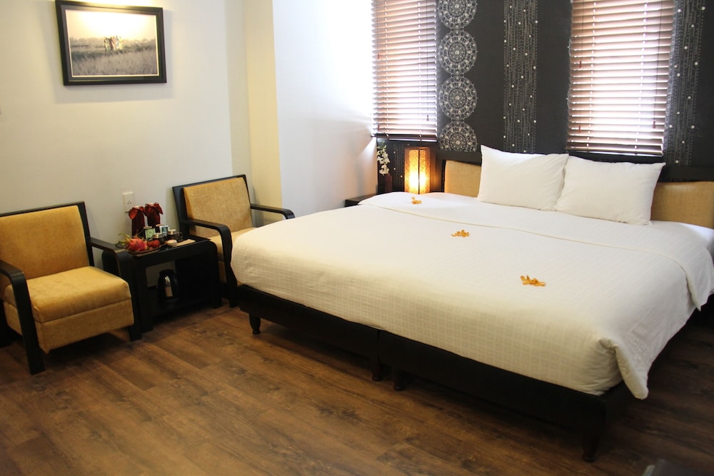 Orchid Hotel 32/71