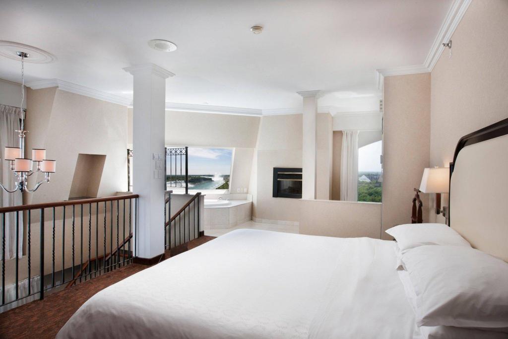 1 Bedroom, Presidential, Bi Level, Suite, King Bed, Falls View, Sofa, Corner