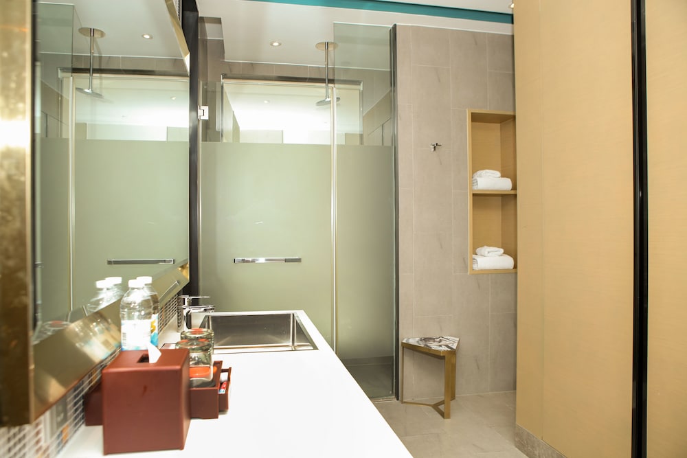 MiniMax Premier Hotel Shanghai Hongqiao 43/44
