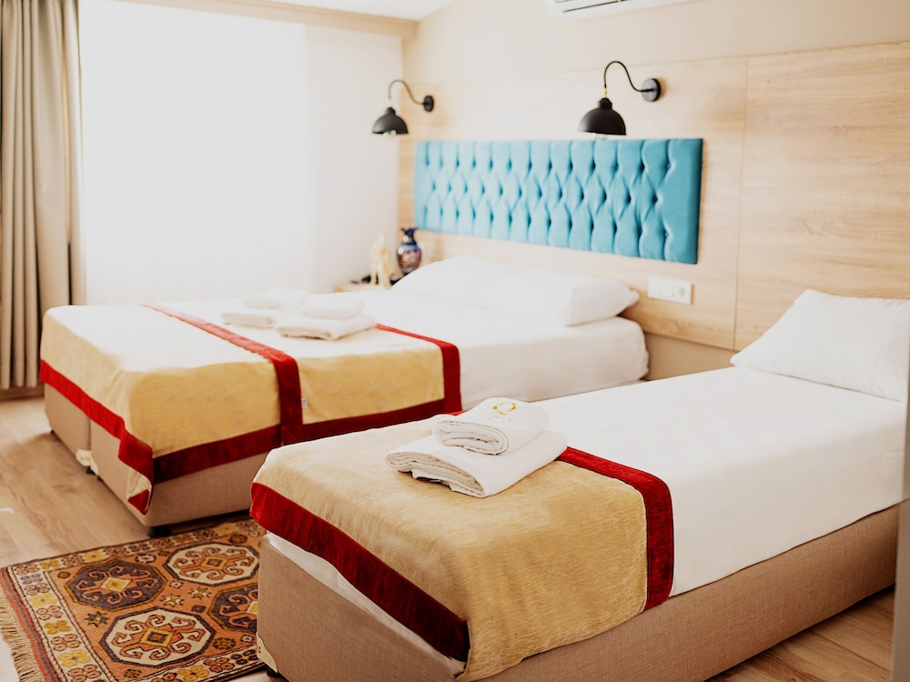 The Laila Hotel 35/54