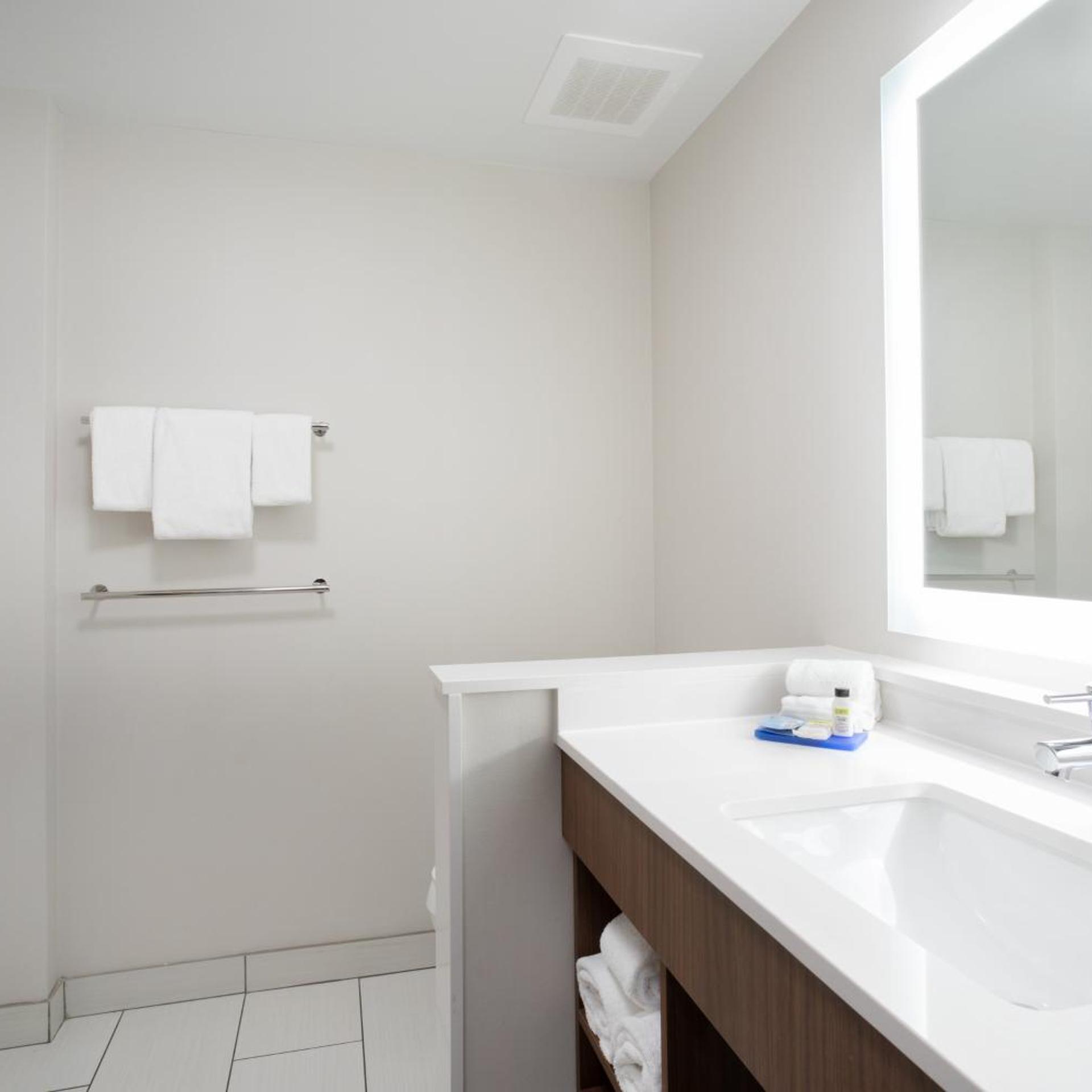 غرفة بسريرين مزدوجين لذوي الإعاقة، HOLIDAY INN EXPRESS & SUITES STERLING 4/4