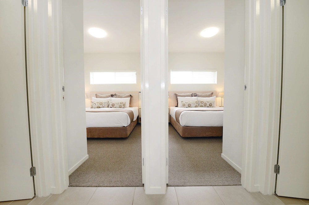 Oaks Middlemount Suites 25/53