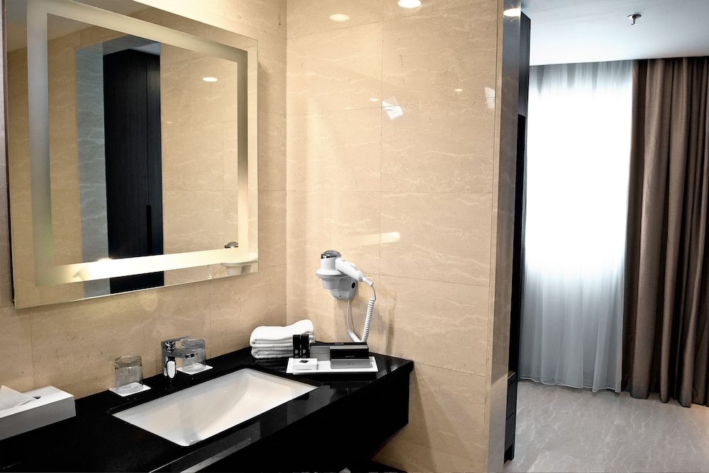 MELIA MAKASSAR 22/73
