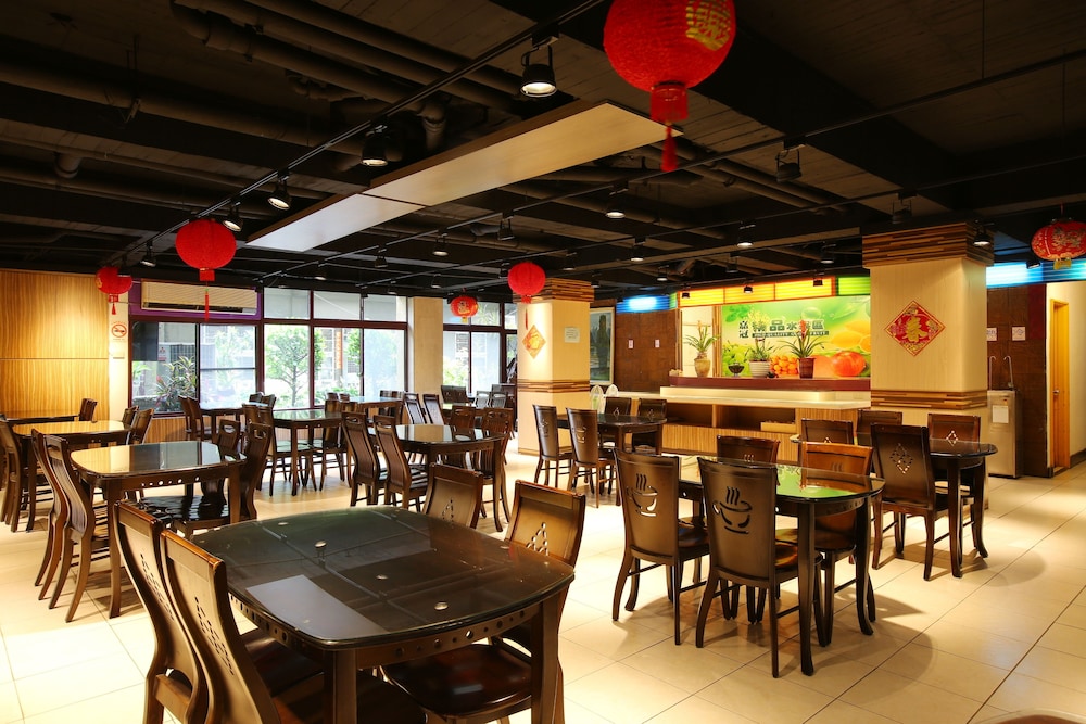 Chiayi Crown Hotel 25/32