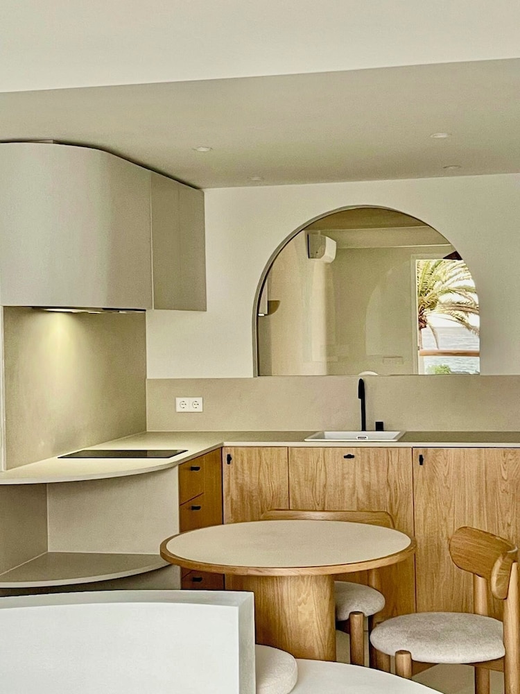 Neptuno Suites - Only Adults 6/50