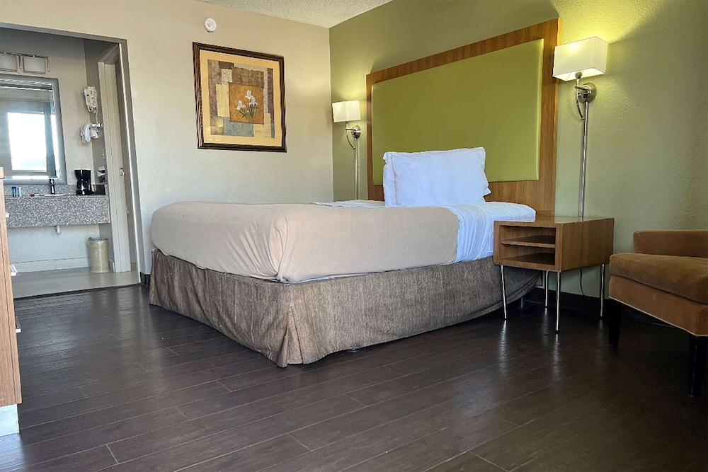 Baymont by Wyndham Odessa Highway 80 10/38