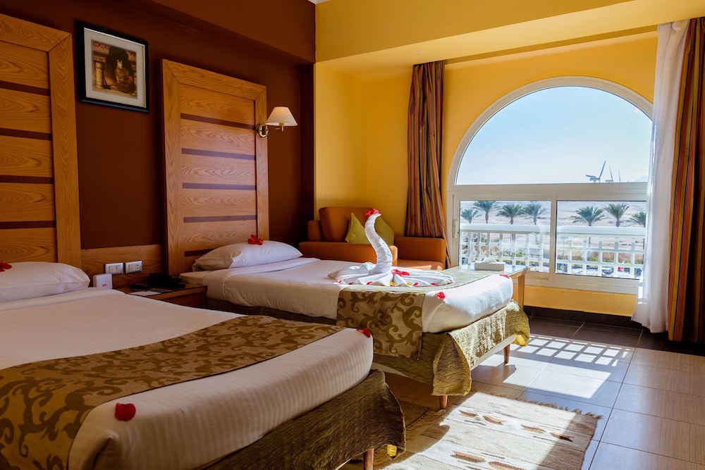 Golden Beach Resort 18/50