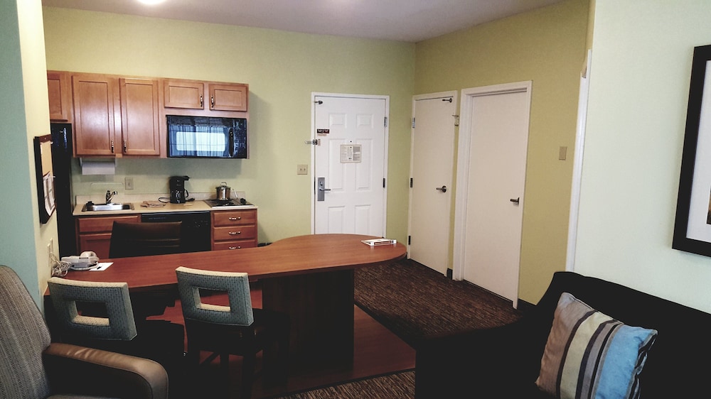 Candlewood Suites Oklahoma City-Moore 20/38