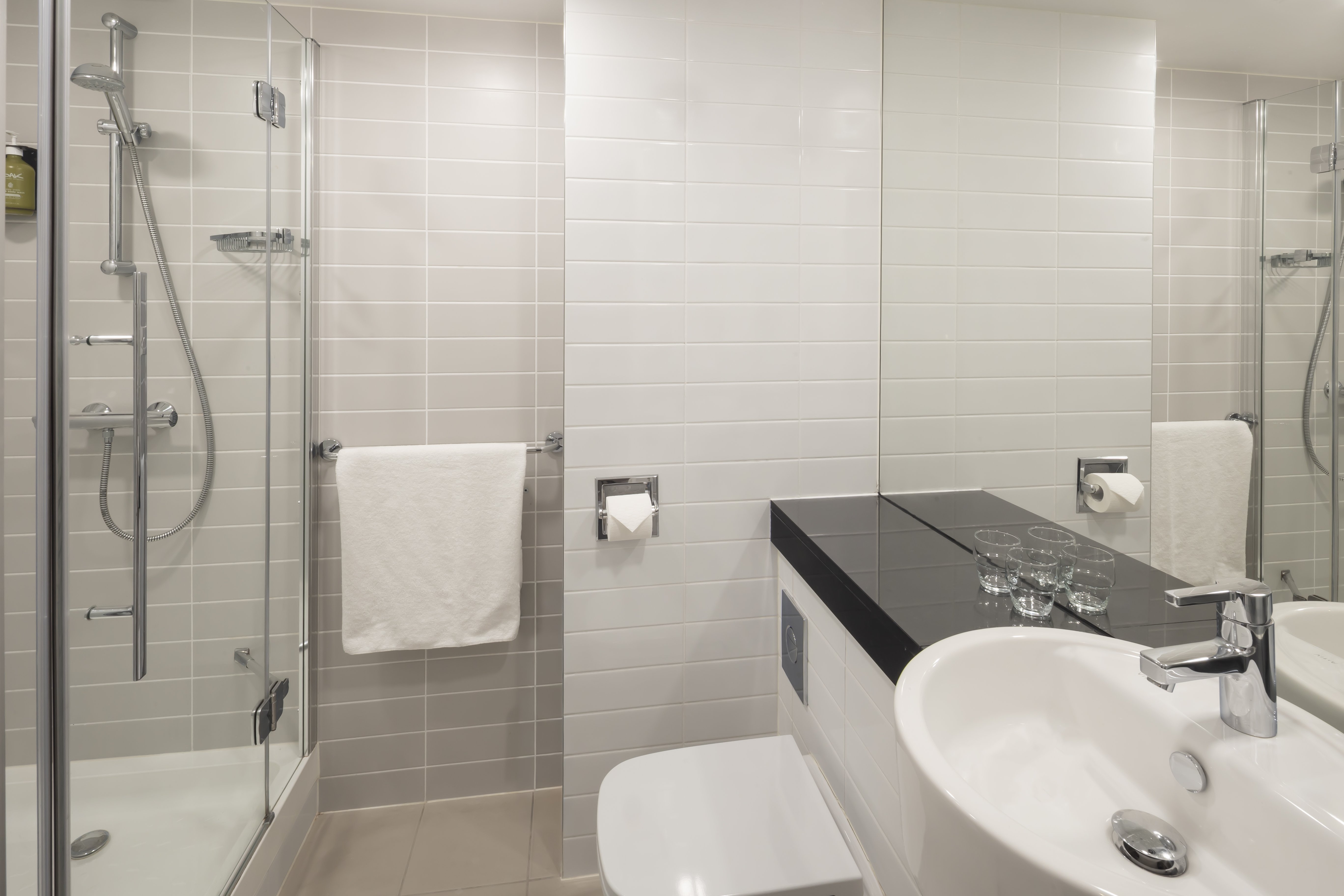 Holiday Inn Express Aberdeen Airport 70/72