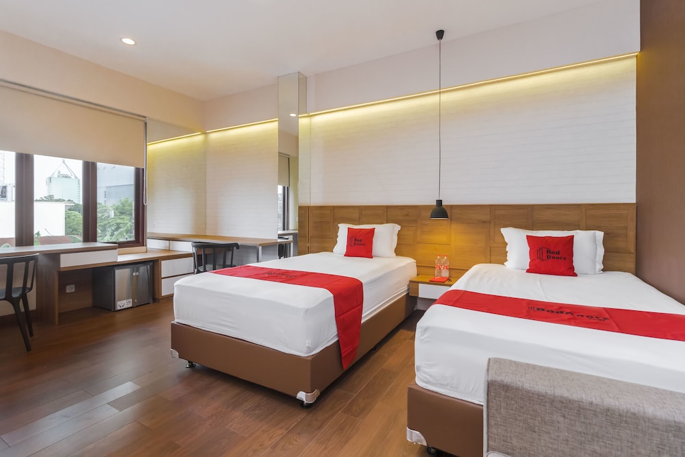 RedDoorz Plus @ CBD Bintaro 18/56