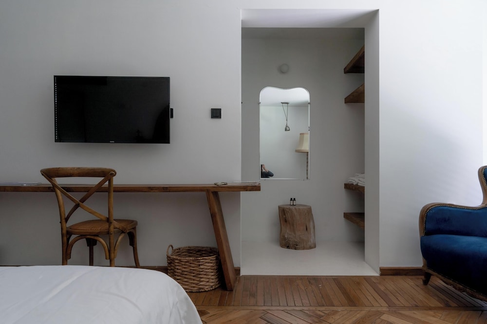 To Be Social House 40/49