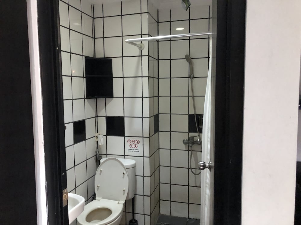 Reddoorz Plus Near Rs Fatmawati 2 28/28