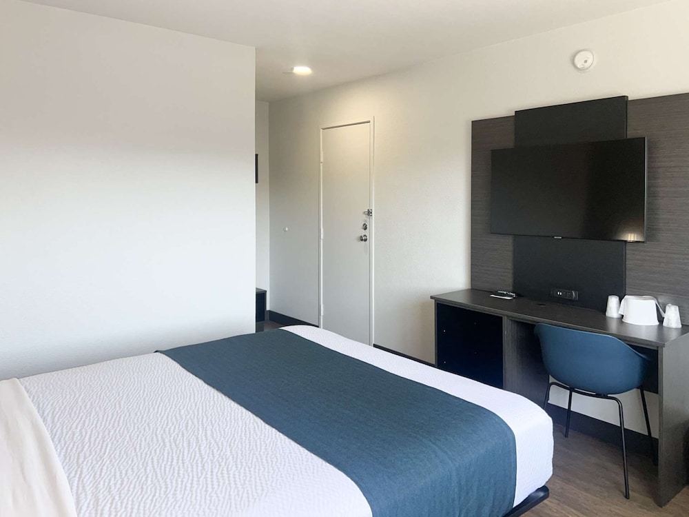 Motel6 Tulare, CA 29/60