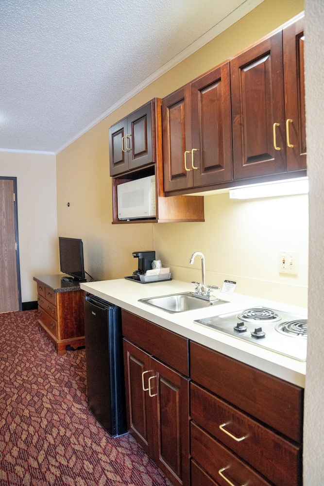 Coshocton Village Inn and Suites 11/68