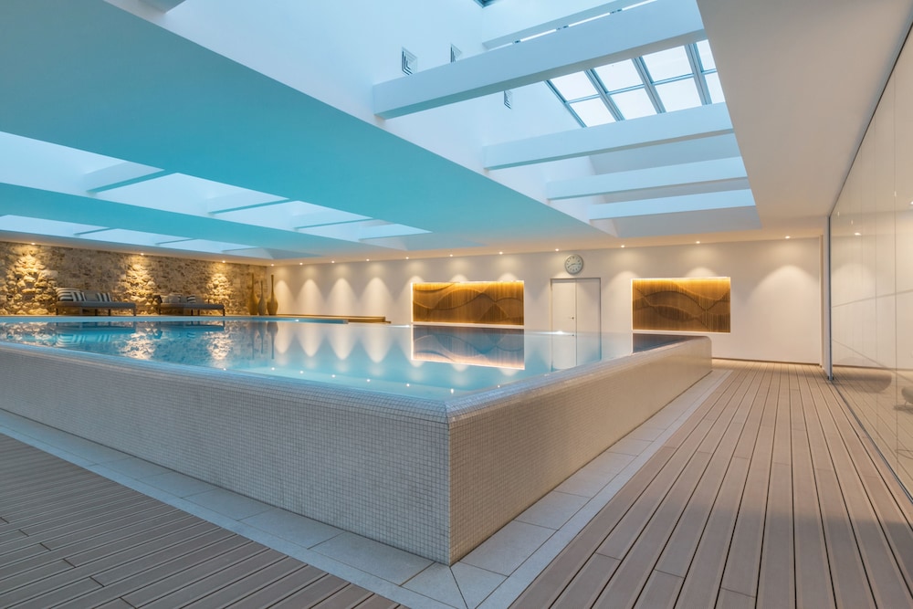 swimming pool spa