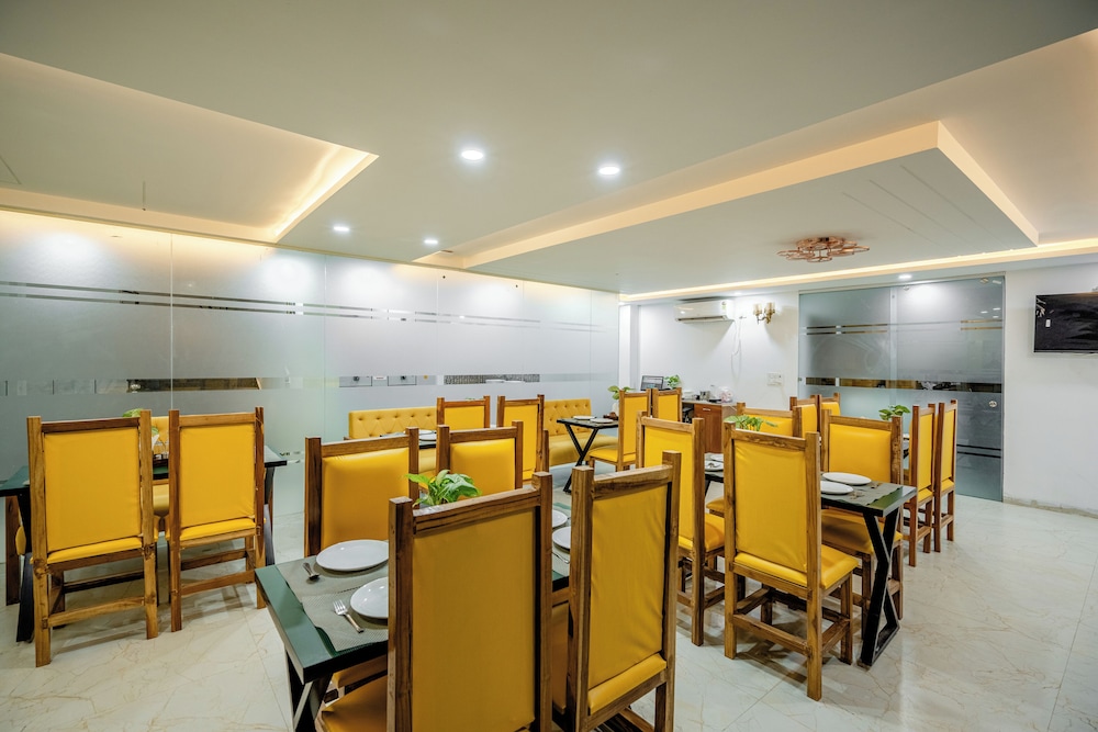 Lime Tree Hotels & Banquet Greater Noida 35/50