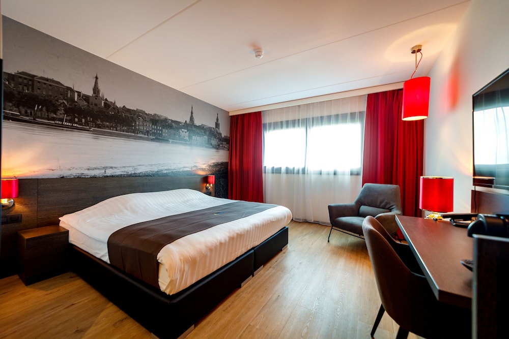DELUXE, KING BED