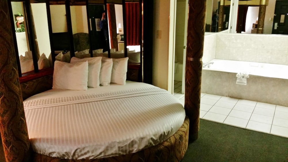 Country Hearth Inn And Suites Augusta 9/18