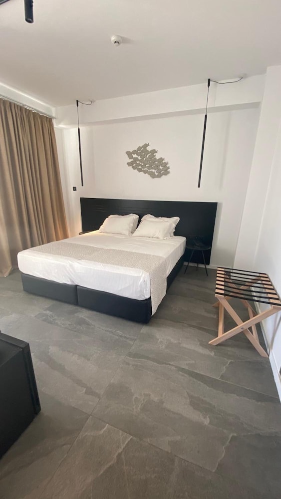 Abacus Suites 25/82