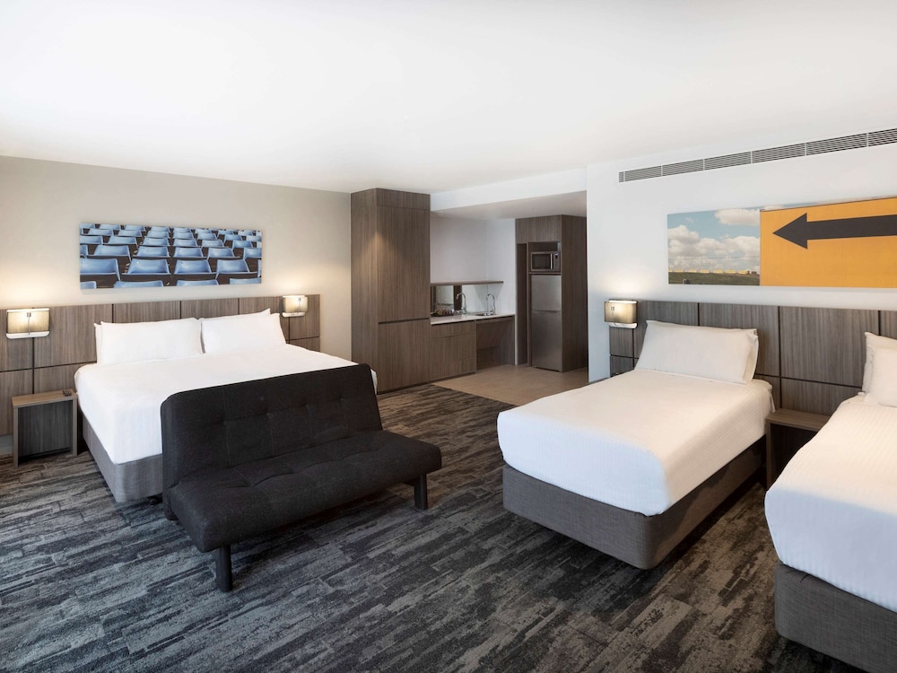 Mercure Sydney Blacktown 37/72